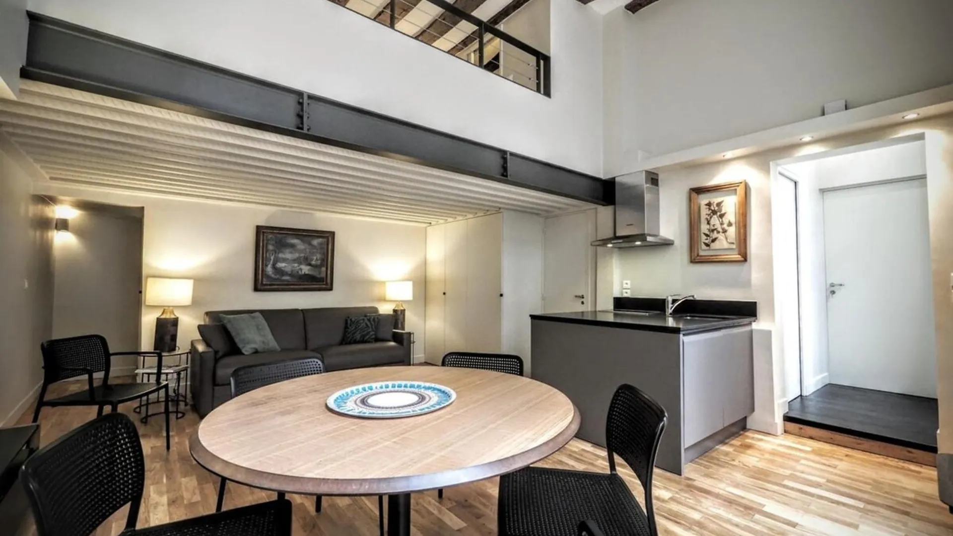 Moliere Chicsuites location